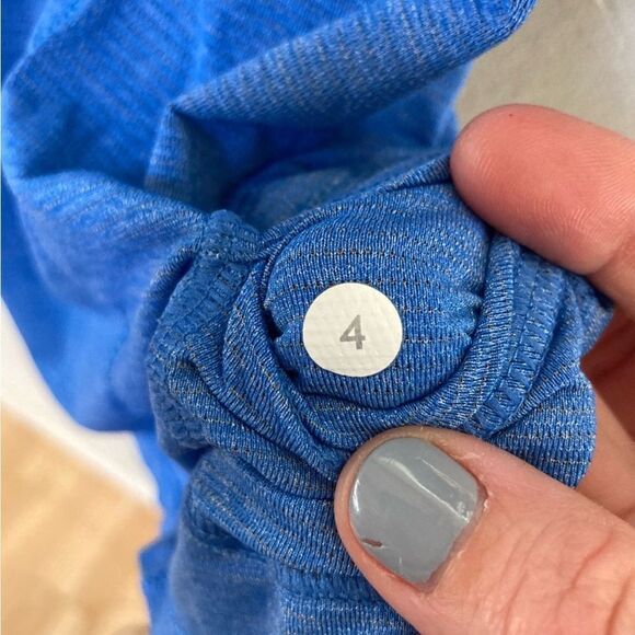 lululemon run: wild short sleeve size top size 4 heathered porcelaine blue - Picture 5 of 7
